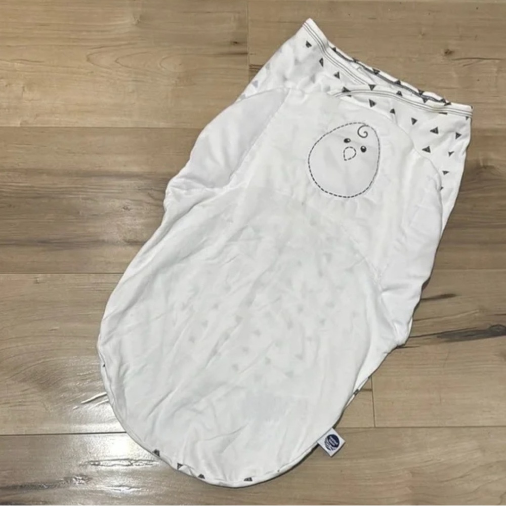 Nested Bean White Swaddle classic  with Pattern zen 0-6 months
